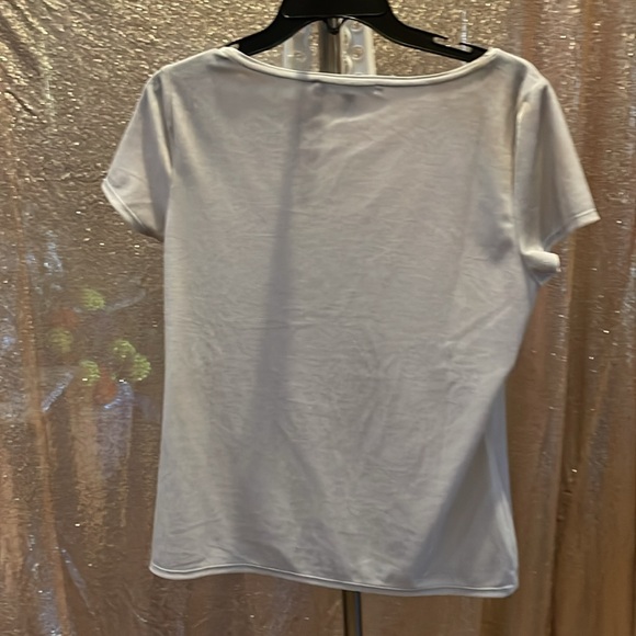 White House Black Market Silver/gray Short Sleeve Top NWOT - Picture 3 of 3